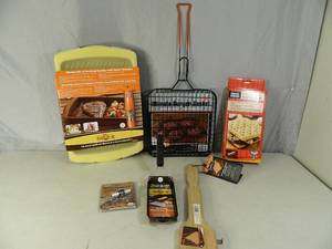 lot 100 image: New BBQ Items