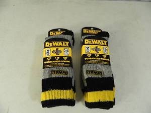 lot 107 image: 4 New Pairs of DeWalt Socks