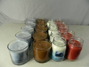 lot 148 image: 20 New Candles