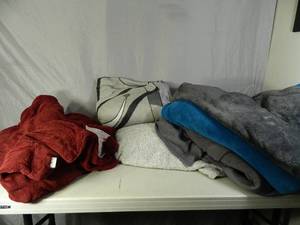 lot 171 image: 6 Assorted BlanketsThrows