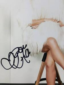 lot 5 image: Paris Hilton Signed 8x10 Photo (JSA COA)