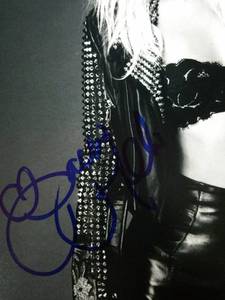 lot 8 image: Paris Hilton Signed 8x10 Photo (JSA COA)