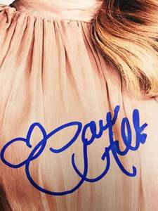 lot 9 image: Paris Hilton Signed 8x10 Photo (JSA COA)