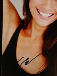 lot 33 image: Tamara Feldman Signed 8x10 Photo (Beckett COA)