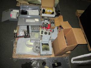 lot 14 image: Lot of assorted new electrical boxe...