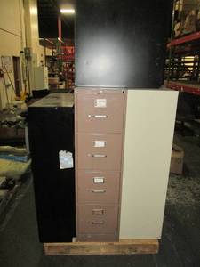 lot 15 image: Lot of metal file cabinets...