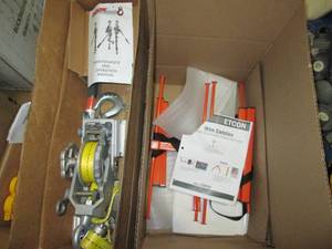 lot 19 image: Adjustible cable strap hoist and po...