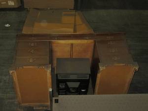 lot 37 image: Sturdy vintage executive desk...