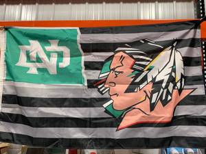 lot 9 image: UND Fighting Sioux Approx 3 x 5 Flag