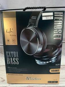lot 56 image: Bluetooth 4.2 Headphone in Gold New in Box