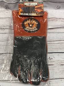 lot 79 image: Pair of Harley Davidson Welding  BBQ Leather Gloves