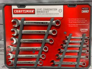 lot 83 image: Craftsman 12pc Metric Combination Wrench Set