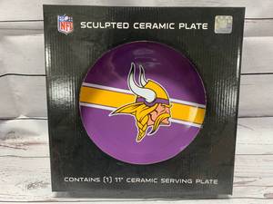 lot 93 image: Minnesota Vikings 11 Ceramic Serving Plate