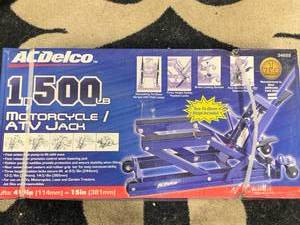 lot 123 image: AC Delco 1500 Pound Motorcycle ATV Lift $149 retail