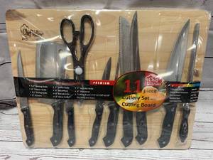 lot 126 image: Chef Valley 11pc Knife Set with Cutting Board