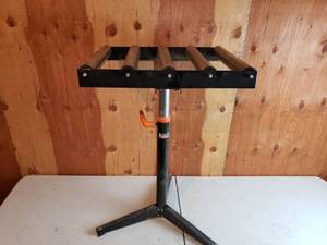 lot 5 image: Adjustable Height Roller Table