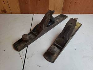lot 12 image: 2 Vintage Hand Planers