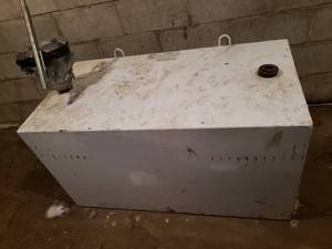 lot 16 image: 100 Gallon Truck Bed Fuel Tank and Pump