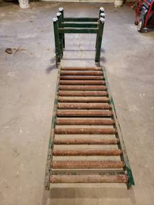 lot 19 image: Roller Table