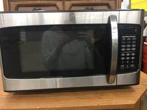 lot 40 image: Microwave 1500 Watt