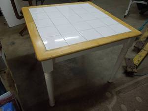 lot 8 image: Ceramic Tile Top Table