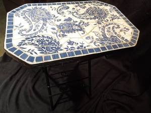 lot 16 image: Blue Mosaic Tile Folding Table