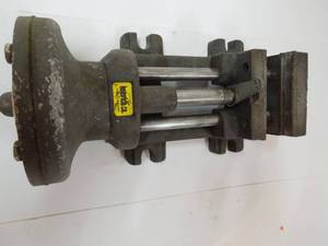 lot 6 image: Heinrich Co. Pneumatic Air Drill Press Vise