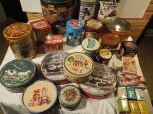 lot 82 image: Collectible Tins - Looney Toons, Mini tea, many vintage