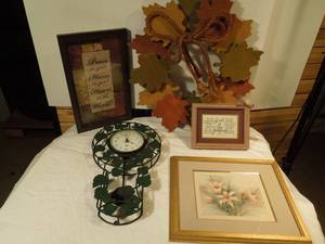 lot 85 image: Large Autumn Leaf Wood Wreath, Green Ivy Clock, Pictures