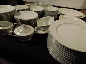lot 9 image: Huge China Set - Lady Elegant 94 pieces