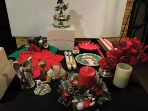 lot 58 image: Animated Musical SnowGlobe and Other Christmas