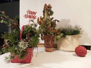 lot 92 image: Holiday Displays and Gifts
