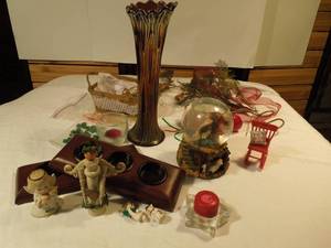lot 93 image: Holiday Dcor and Snow Globe