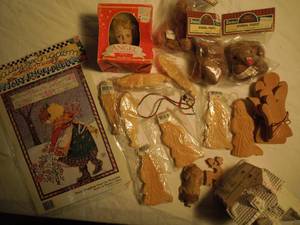 lot 94 image: Christmas Crafts