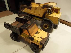 lot 98 image: 2 Tonka Dump Truck Toys