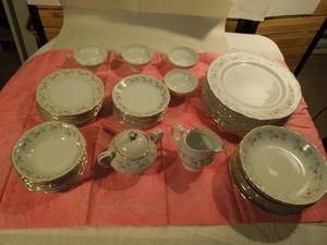 lot 60 image: RARE Style House Romance Fine China Set Made in Japan