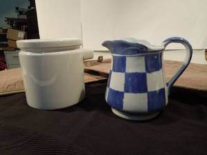 lot 20 image: Utensil Holder, 2 Dish Drying Cloths, Stoneware Pitcher