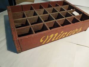 lot 37 image: St Cloud Minors Soda Pop Bottle Crate
