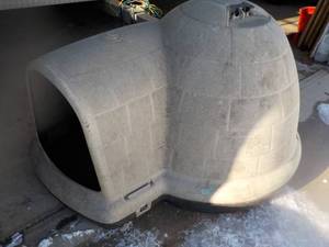 lot 2 image: Igloo Pet mate Dog House...
