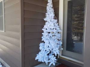 lot 3 image: White  Corner Xmas  Tree with Light...