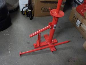 lot 25 image: Portable Tire Changer...