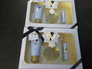 lot 50 image: set of 2 Ariana Grande Fragrance Gi...