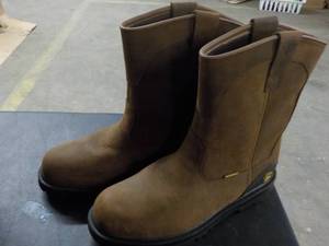 lot 74 image: Hermin Survivors Size 11 Boots- oil...