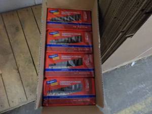 lot 102 image: Case of 20 -12 oz sandwich Crme C...