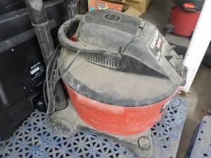 lot 138 image: Craftsman WetDry 6.25HP powers on...