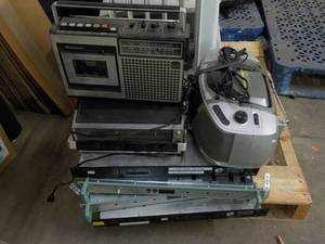lot 143 image: 7 Electronics...