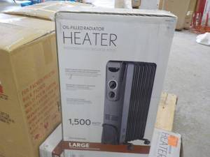 lot 221 image: Oil Filled Radiator Heater 1500 Wat...
