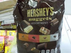 lot 263 image: 33.9 oz Hersheys Nuggets assortmen...
