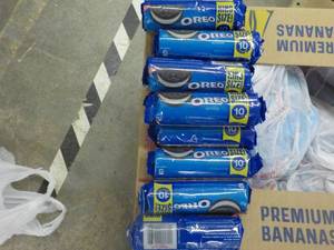 lot 277 image: 12 King Size 4 oz each Oreos ...