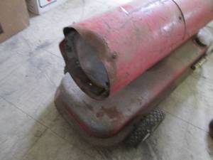 lot 1 image: Redline 40,000 BTU heater with some fuel in tank